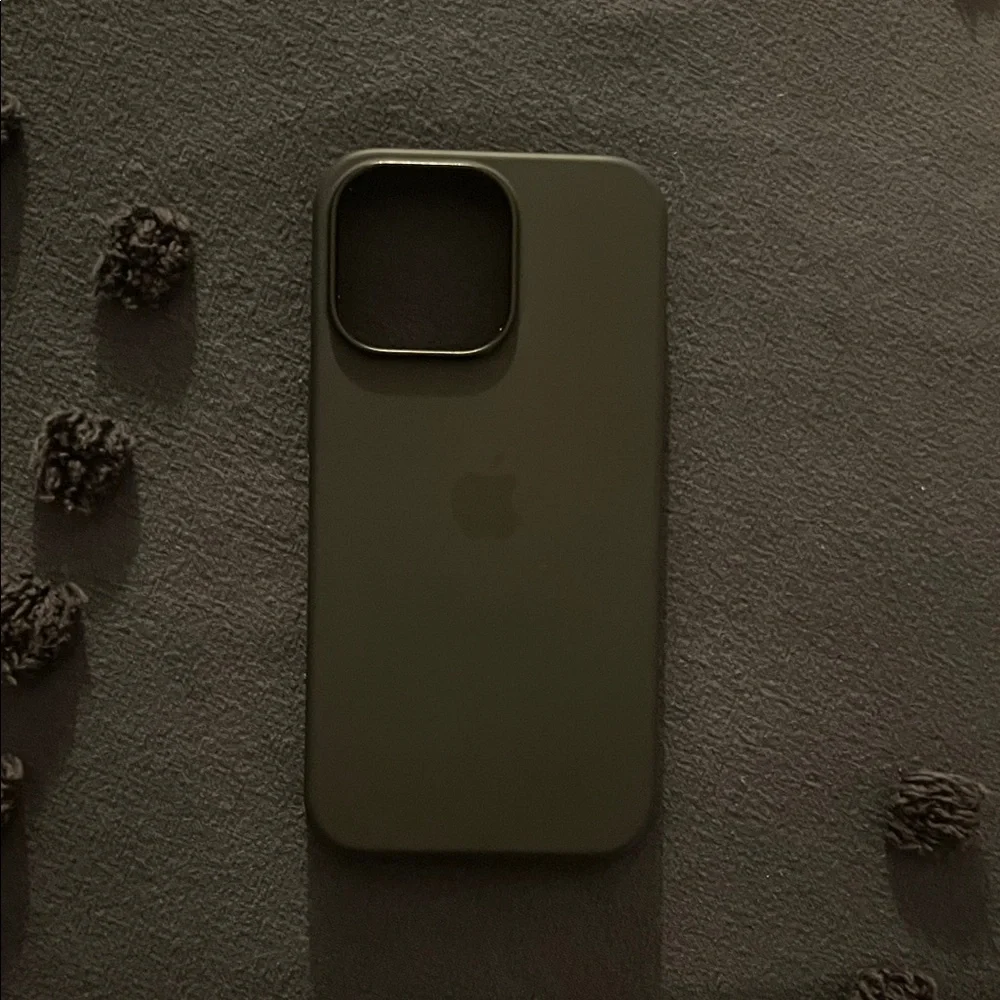 iPhone 13 Pro Silicone Case with MagSafe - Picture 2 of 7